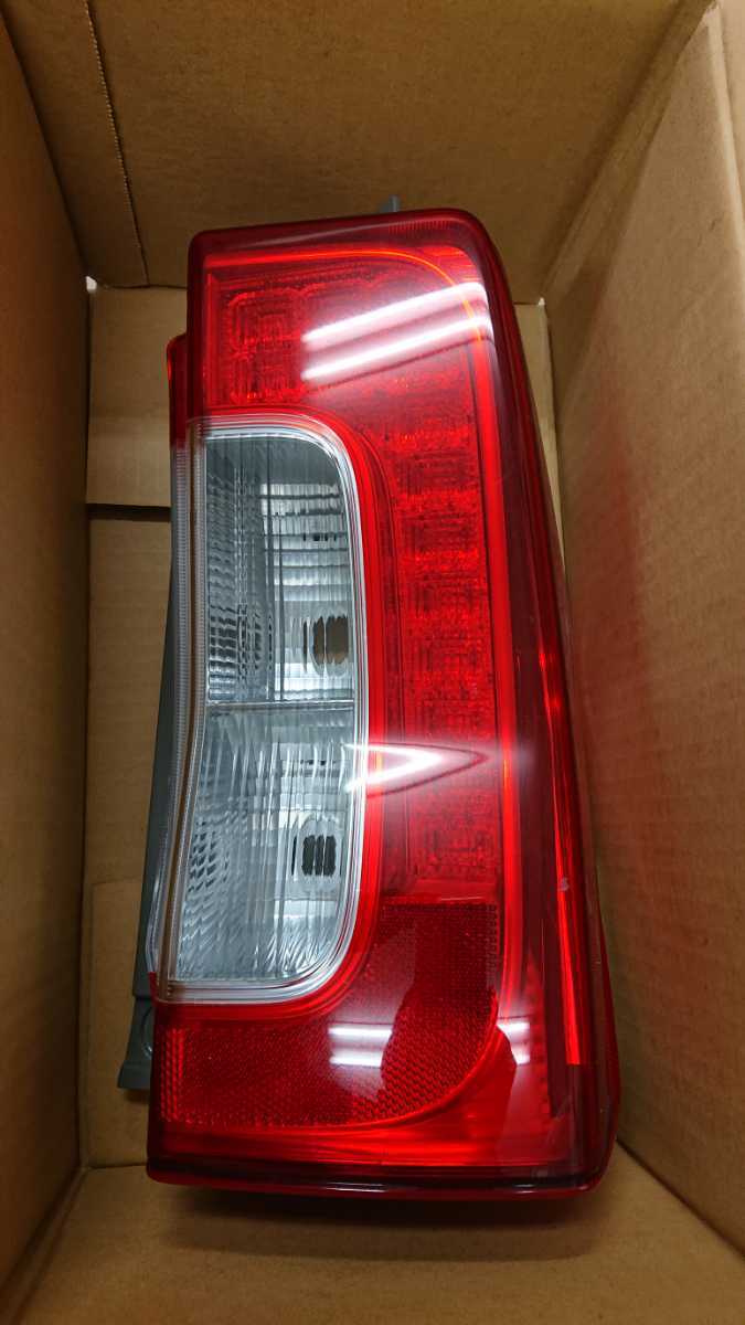 タントLA600S右テールライト 【公式通販】