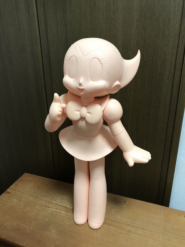 激安大特価，正規品 ボークス 鉄腕アトム ウラン 組み立て済み 硬質ソフビ(鉄腕アトム)｜売買されたオークション情報、yahooの商品情報をアーカイブ公開 - オークファン 鉄腕アトム