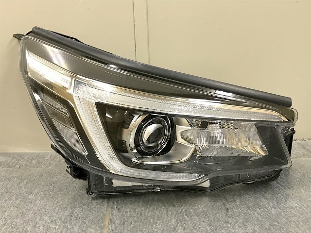 スバル　フォレスター　SK9 SKE 純正 LED ヘッドライト フォレスター LED 純正 左右 ライト 美品⁄破損無し