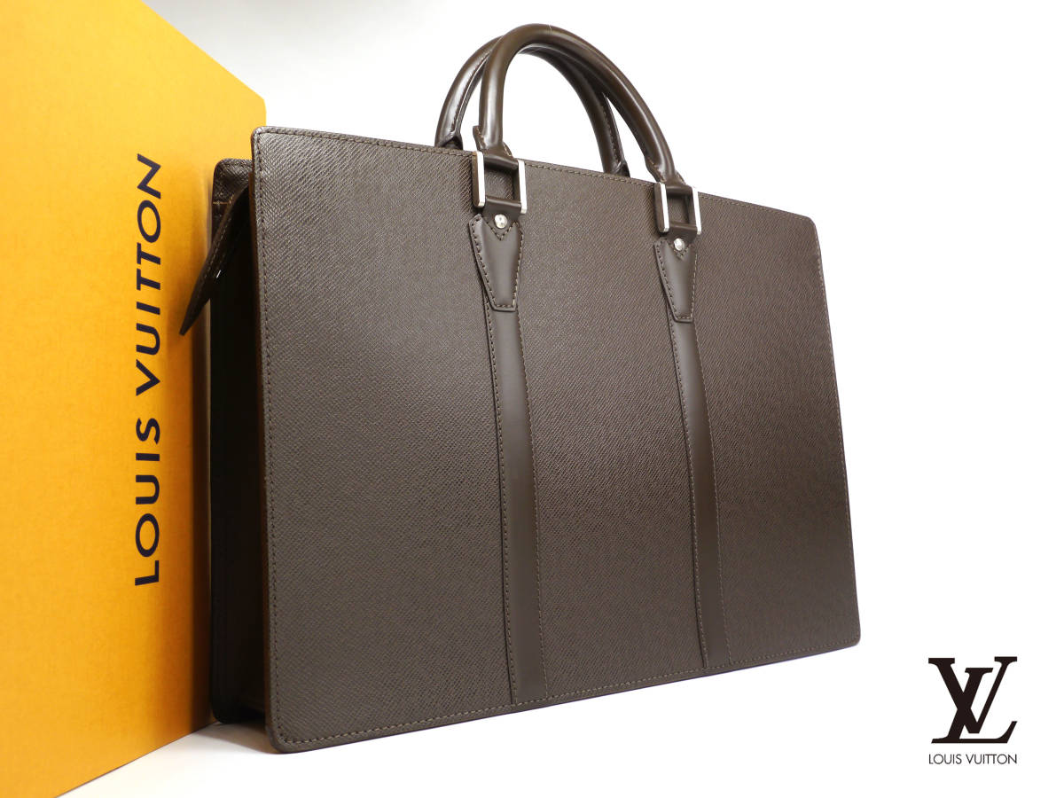 使用僅か 極美品】1円~ ルイヴィトン Louis Vuitton タイガ ポルト 