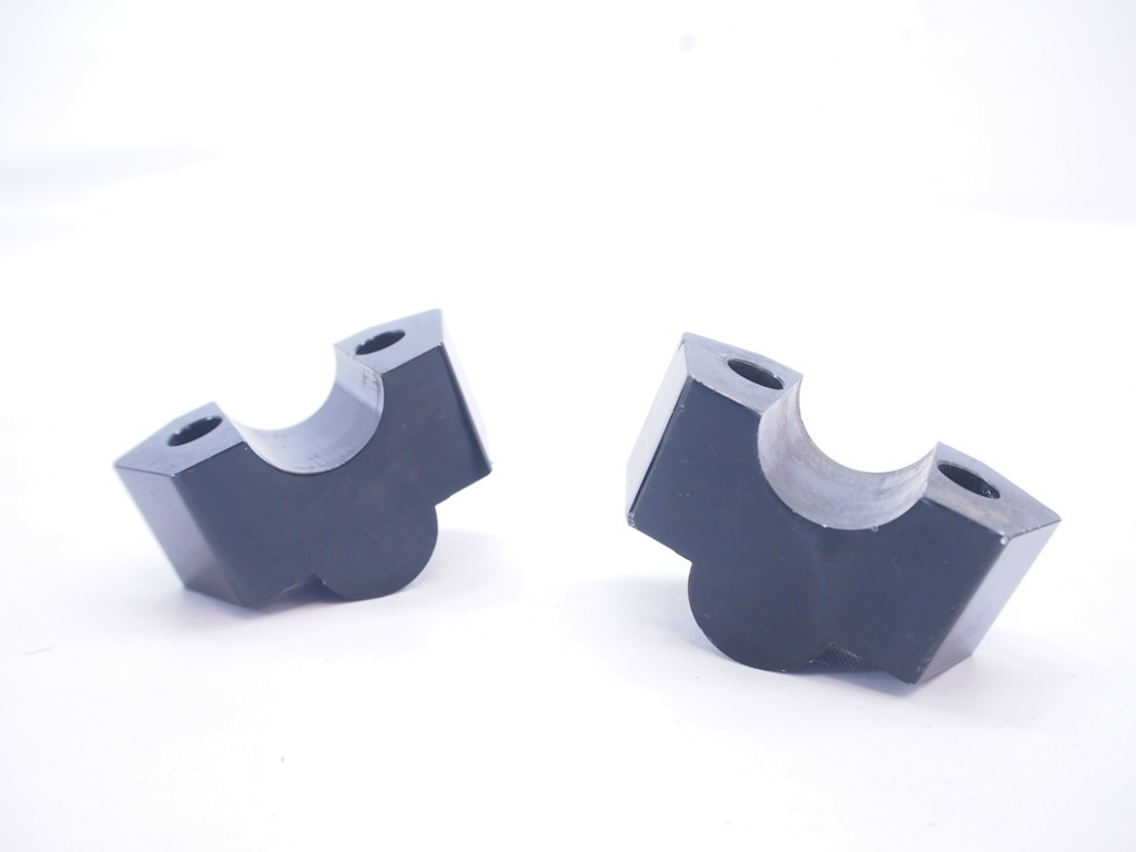 楽々ポジションアップ!Z250 Z800ハリケーン製ハンドルアップスペーサー25㎜アップ純正ハンドルポスト に取り付け可