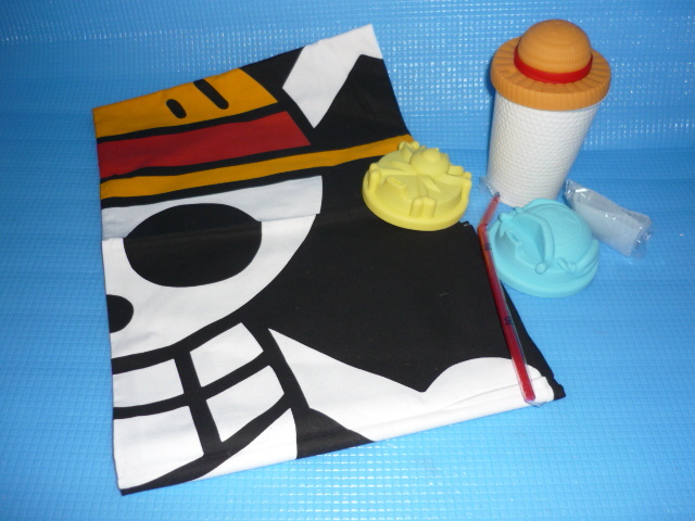 A 非売品 One Pieceワンピース 麦わらの一味海賊旗とタンブラー オリジナルキャップ３種付き その他 売買されたオークション情報 Yahooの商品情報をアーカイブ公開 オークファン Aucfan Com