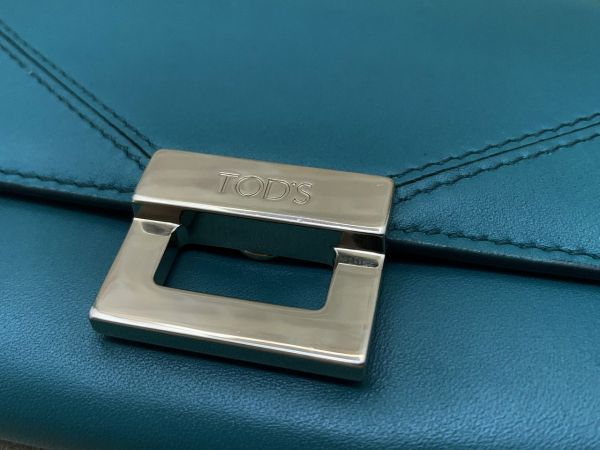 ☆TOD'S トッズ☆シルバー金具☆三つ折り ジップ 長財布☆レザー ☆TOD'S トッズ☆シルバー金具☆三つ折り ジップ 長財布☆レザー