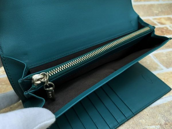 ☆TOD'S トッズ☆シルバー金具☆三つ折り ジップ 長財布☆レザー 本革