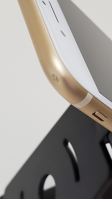 美品　Apple iPhone7　128GB 本体のみ　simロック解除　docomo　ゴールド_10