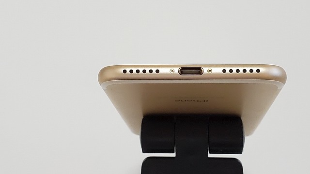 美品　Apple iPhone7　128GB 本体のみ　simロック解除　docomo　ゴールド_9