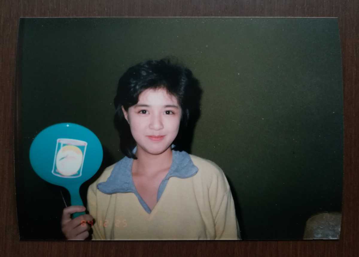 菊池桃子 直筆 サイン 色紙 1985年11月27日 日付 入り 写真 付き 額装