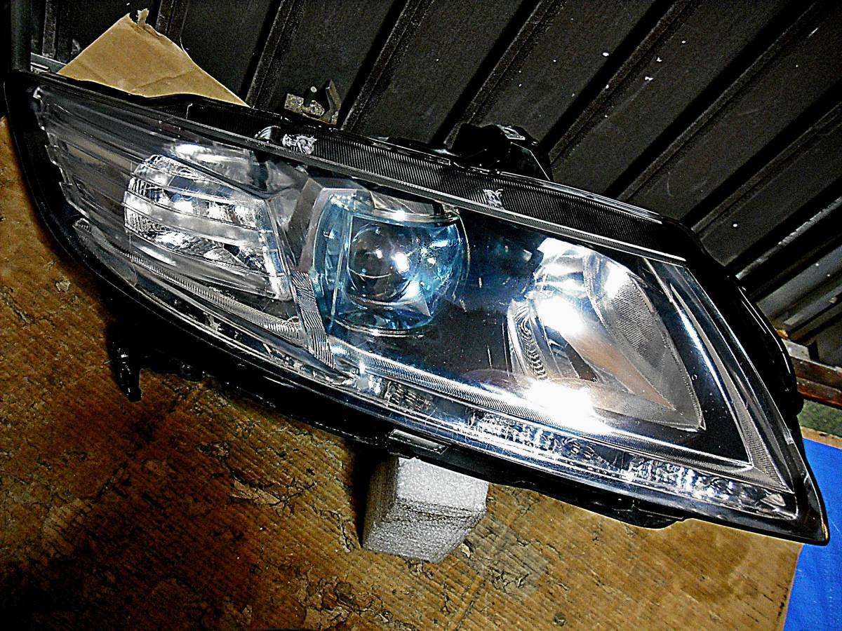 CR-Z CRZ ZF1 ZF2 HID ヘッドライト 右 100-22010 CR-Z ZF1 ZF2 HID LED キセノンヘッドライト 右 HID KOITO 100-22010 CR-Z