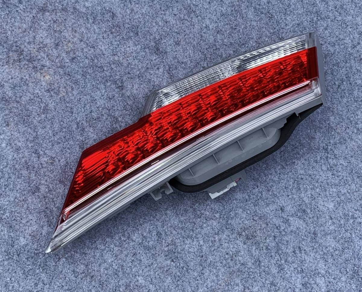 オデッセイ RB3/RB4□後期 純正 LED トランクテールランプ 右内側 運転