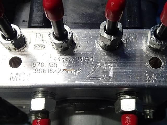 エスクァイア ZRR80G ABSアクチュエーター 44540-28290 ボッシュ