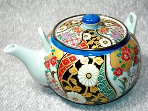 有田焼　清秀　造　⭐️ 有田焼 清秀のYahoo!オークション(旧ヤフオク!)の相場・価格を見る
