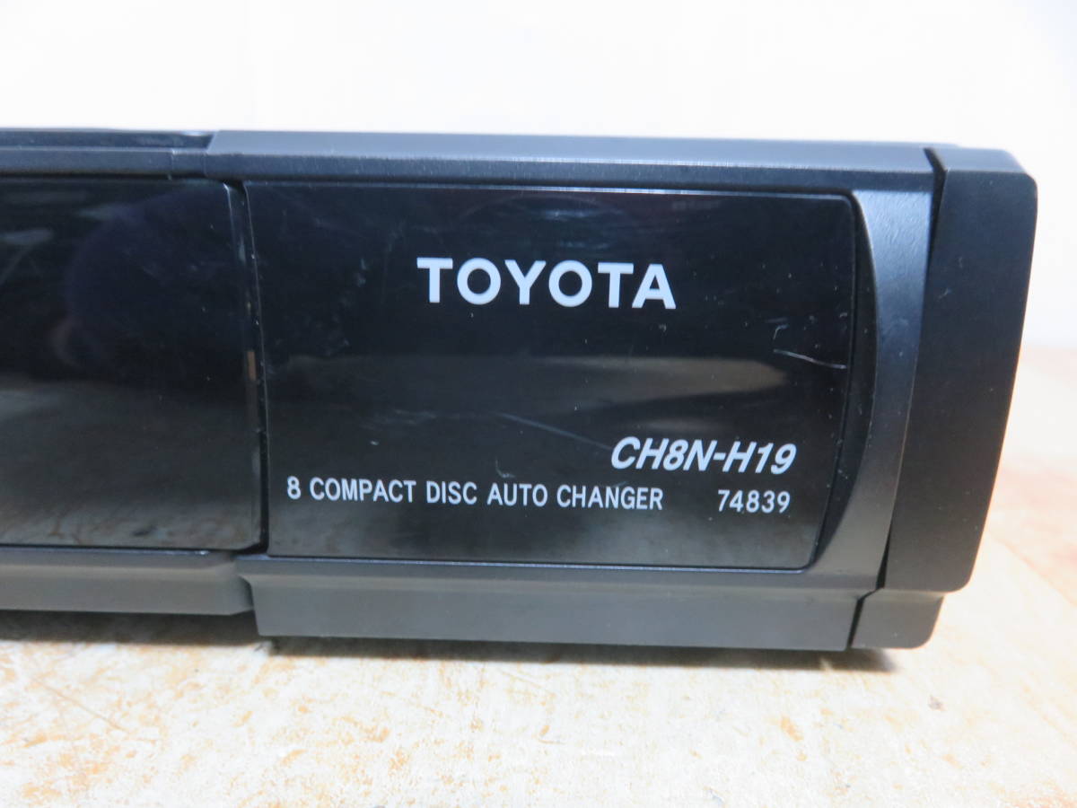 トヨタ　純正　 CDオートチェンジャー 08601-00341 トヨタ(純正) トヨタ純正 汎用 8連奏 CDオートチェンジャー CH8N-H24