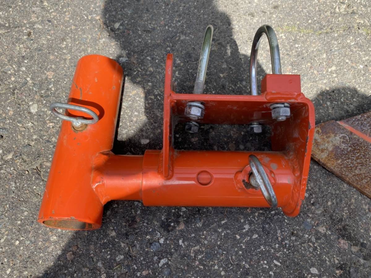 クボタ 中古 片培土器 取付金具付き トラクターパーツ 培土器 取付金具 サイドステイ サイドスキ クボタトラクターX-20にて使用_7