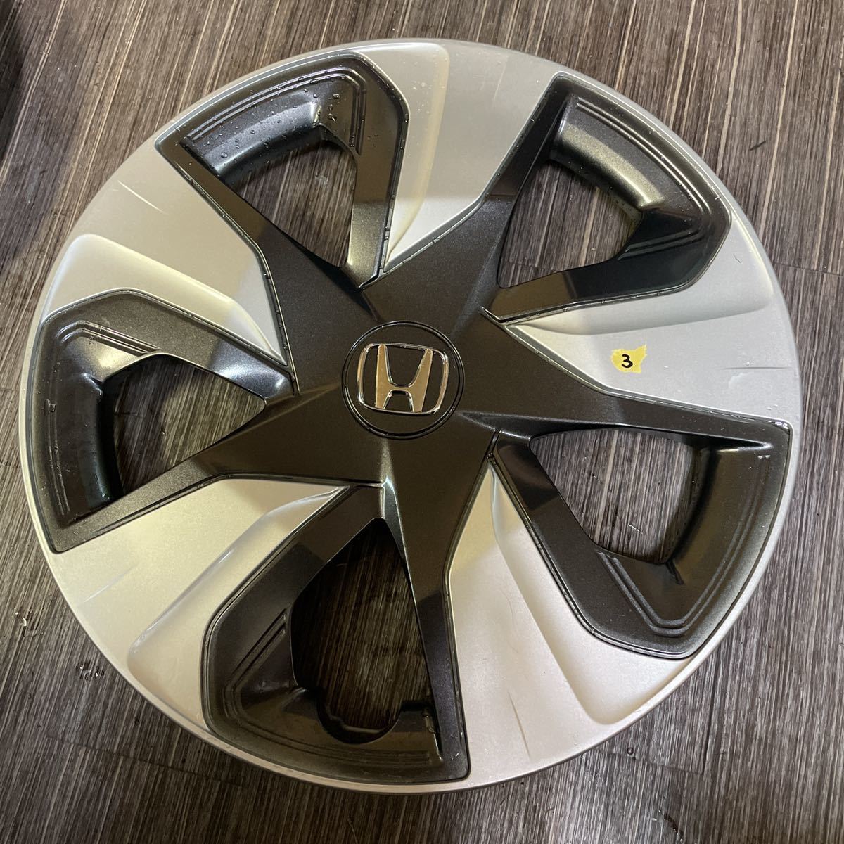 ホンダ Ge6 Ge7 フィット 純正 ホイールカバー ホイールキャップ 15インチ スペアなど 早い者勝ち 3 純正品 売買されたオークション情報 Yahooの商品情報をアーカイブ公開 オークファン Aucfan Com