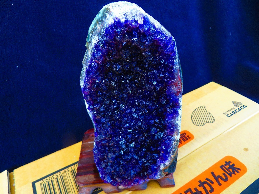 絶品超濃い濃い超美しい★超迫力★★ウルグアイ産★ 天然水晶★アメジストクラスター 超巨大★台付き2.051kg★tr24174
