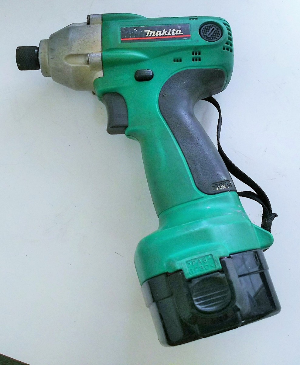 ★工具★makita マキタ 充電式インパクトドライバ M692D ジャンク品 #04Z2099 マキタ 充電式インパクトドライバ 充電式 日曜大工 穴あけ 6.0Ah