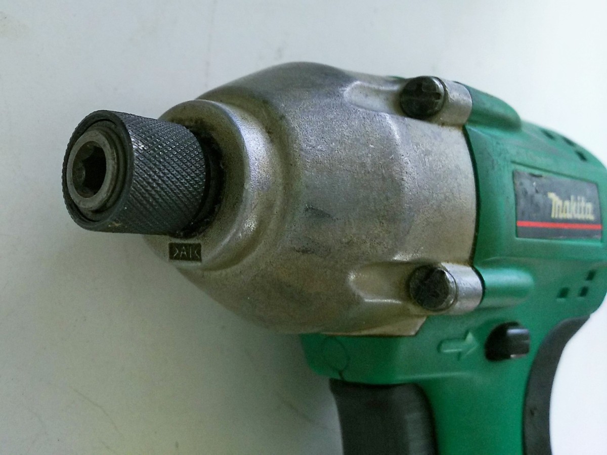 ★工具★makita マキタ 充電式インパクトドライバ M692D ジャンク品 #04Z2099 マキタ 充電式インパクトドライバ 充電式 日曜大工 穴あけ 6.0Ah