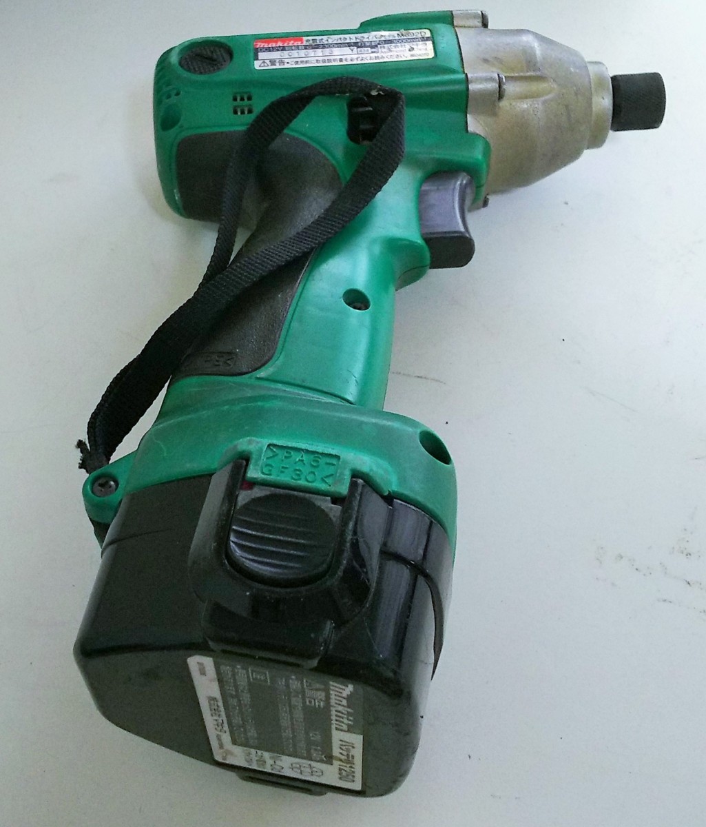 ★工具★makita マキタ 充電式インパクトドライバ M692D ジャンク品 #04Z2099 マキタ 充電式インパクトドライバ 充電式 日曜大工 穴あけ 6.0Ah