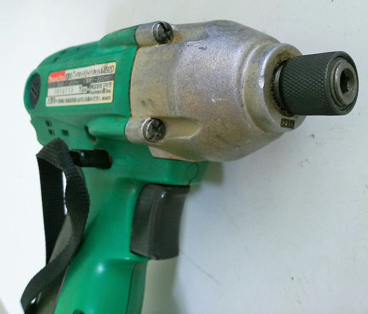 ★工具★makita マキタ 充電式インパクトドライバ M692D ジャンク品 #04Z2099 マキタ 充電式インパクトドライバ 充電式 日曜大工 穴あけ 6.0Ah