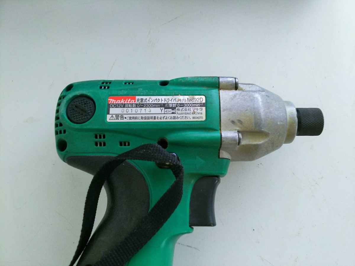 ★工具★makita マキタ 充電式インパクトドライバ M692D ジャンク品 #04Z2099 マキタ 充電式インパクトドライバ 充電式 日曜大工 穴あけ 6.0Ah
