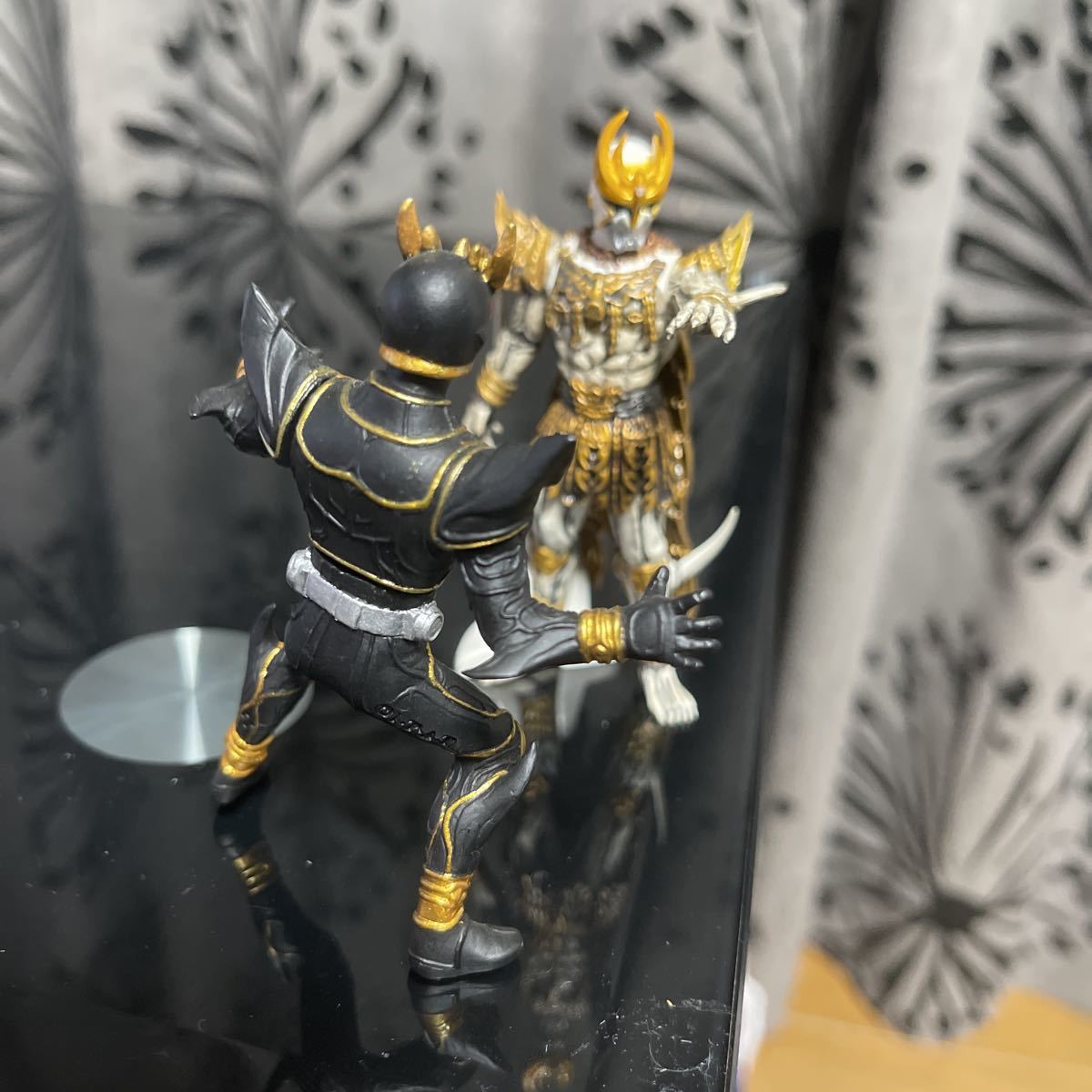 バンダイHGフィギュア仮面ライダークウガアルティメットフォーム　ンダクバゼバ_3