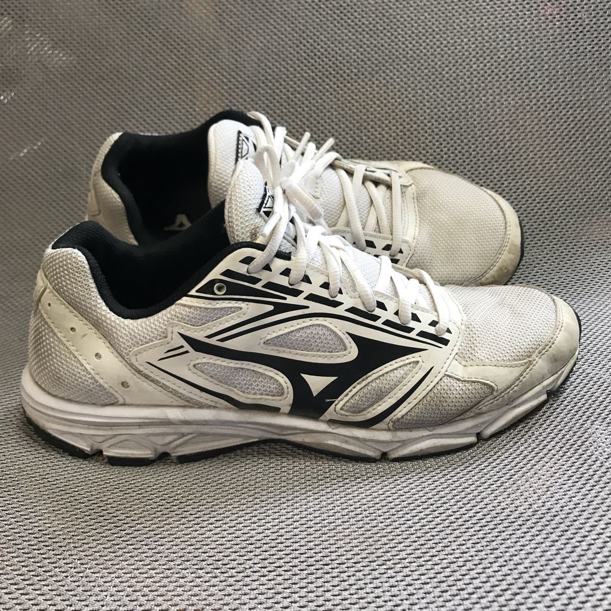 S7 Mizuno スニーカー ランバード 26 0サイズ表示 X10 ミズノシューズ ベトナム製 26 0cm 売買されたオークション情報 Yahooの商品情報をアーカイブ公開 オークファン Aucfan Com