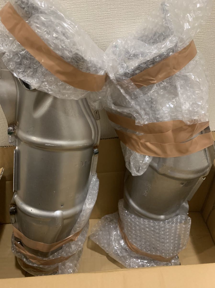 ★日産 R35 GT-R 新品 純正 第一触媒左右 ★_2