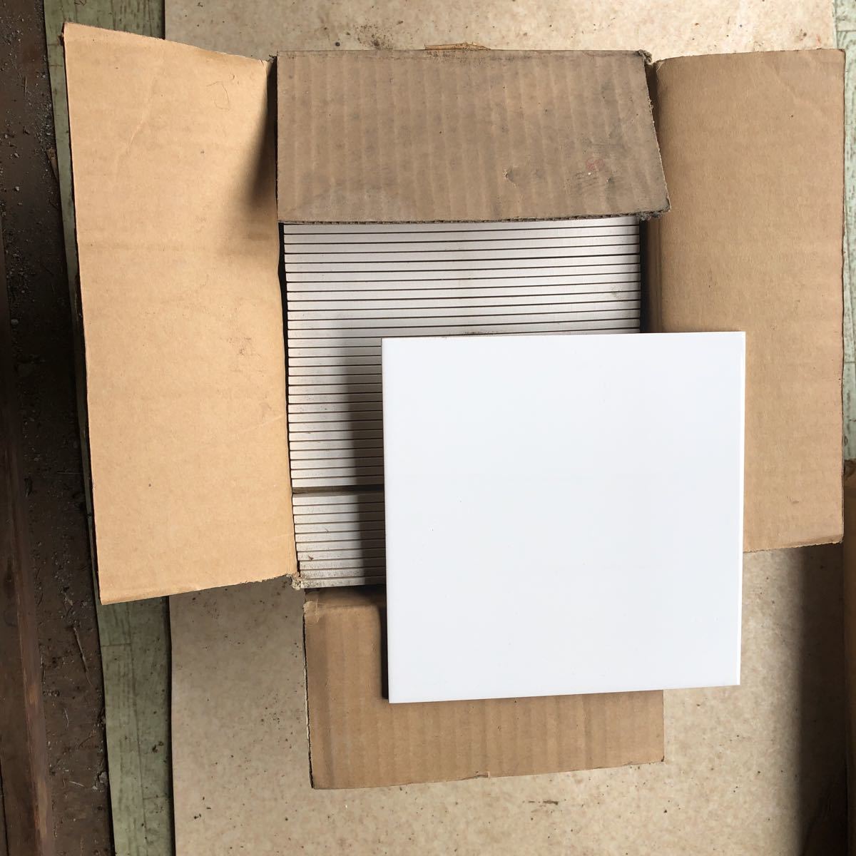  今月半額セール INAX NPKC-200 LO1 タイル リフォーム DIY大量セット1箱50枚 3箱あり 倒産品(その他)｜売買されたオークション情報、yahooの商品情報をアーカイブ公開 - オークファン 内装材料一般