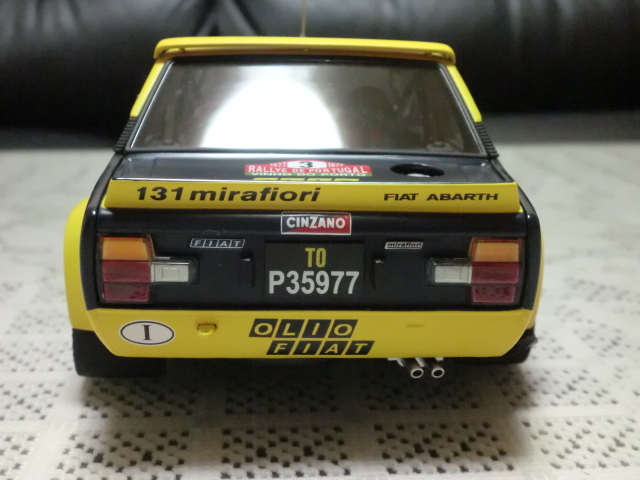 ミニカー 1／18 フィアット 131 アバルト「OLIO FIAT