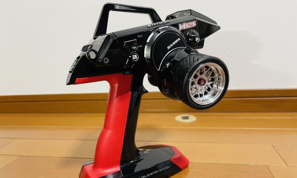 SANWA 痛車RC製作所 サンワプロポ用アルミステアリング ホイール絆 ver 技 (WAZA : SLIDER M12&frasl;M12S用のアルミステアリングホイール アルミ製ステアリングホイール装着！ M12 TAIL 一体型アルミステアリングホイール M17・M12・MT44用 4px&frasl;7px