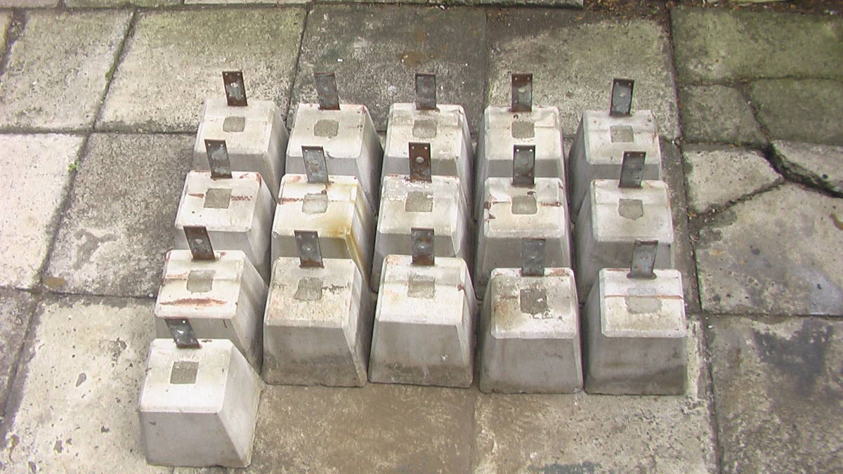 羽子板束石・基礎石 16個 ウッドデッキ・小屋作り基礎石 ひとりde 