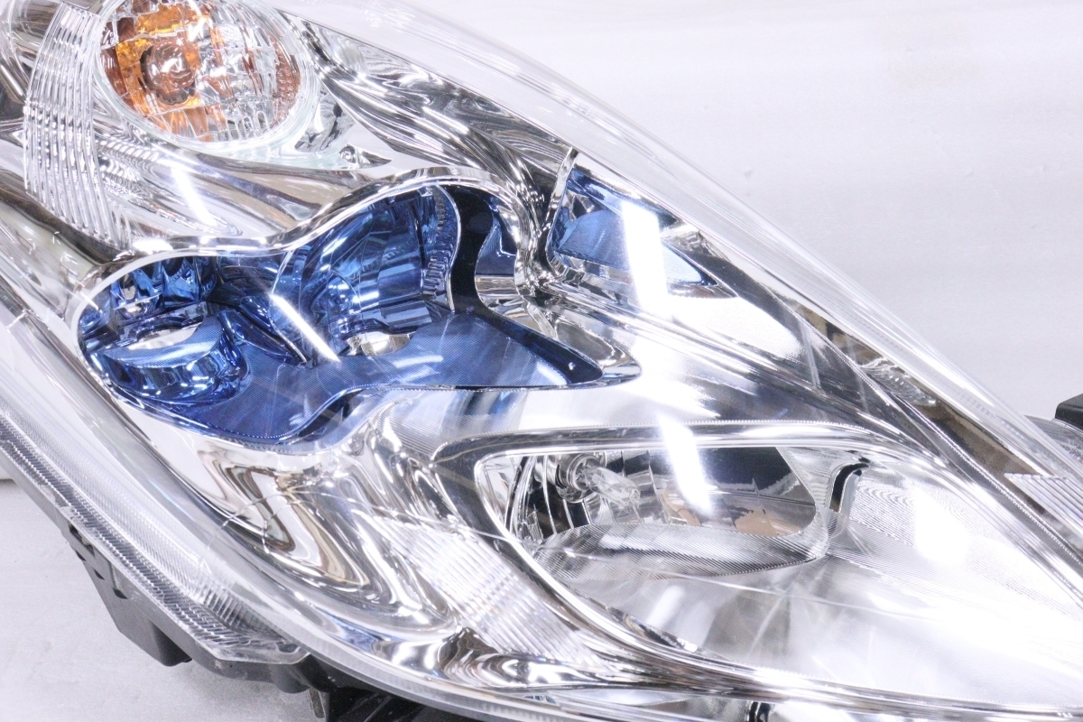 16-1376☆後期 LED AZE0 リーフ☆右ヘッドライト コンピュータ付き