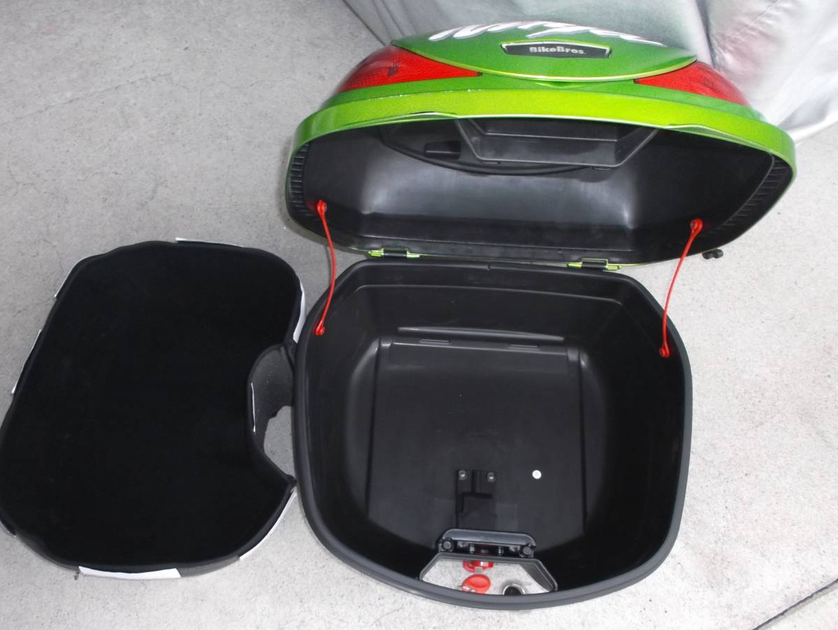 バイクブロス製リアボックス（容量：32リッター）、キャンディーライム