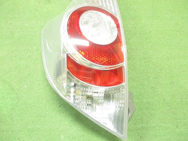 21060172A NHP10 アクア 左テールランプ（LED） 【公式通販】
