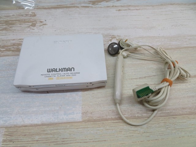 【ジャンク】SONY　ソニー　WM-701C カセットプレーヤー　ホワイト ☆SONY WM-701C カセットプレーヤー ホワイト WLAKMAN 再生 ソニー