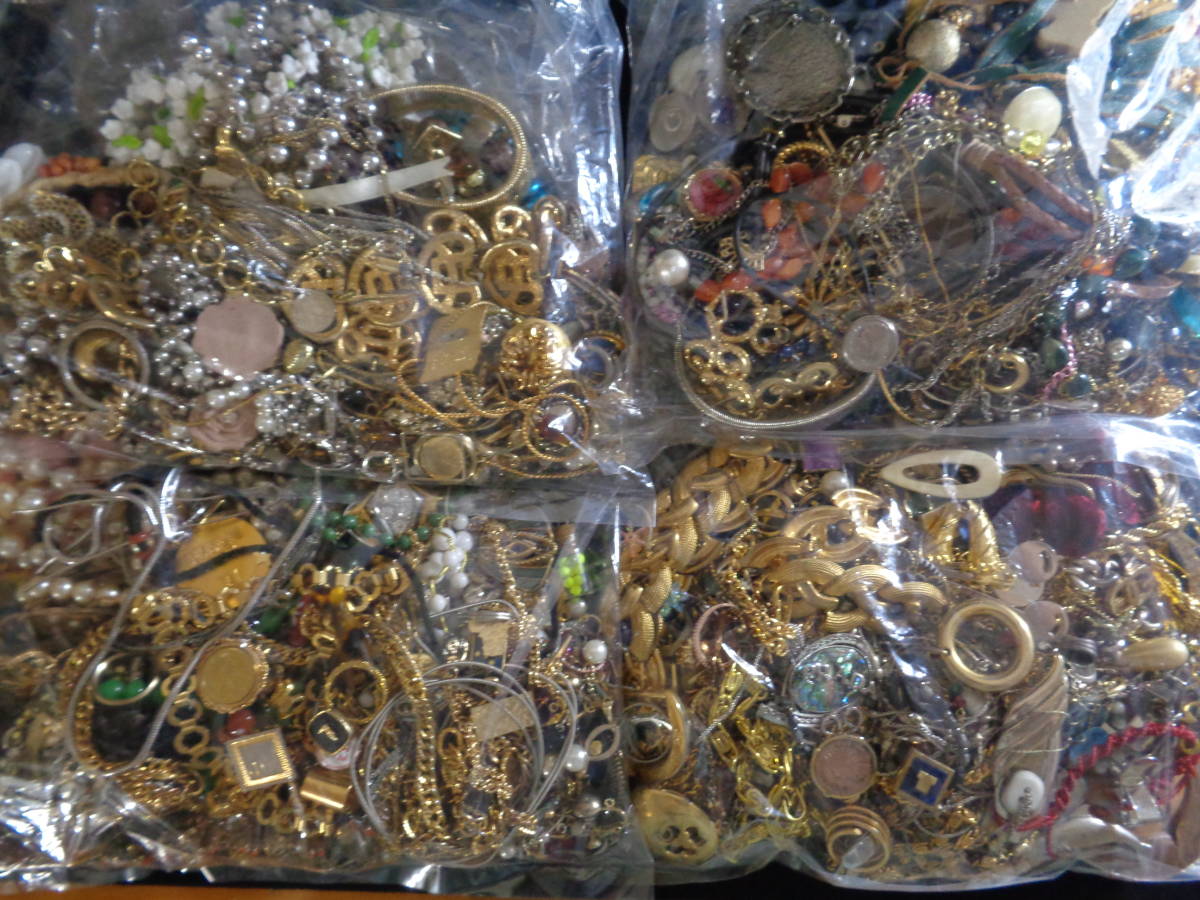 ☆レア☆ Trifari トリファリ & ネックレス 送料198～ 海外製