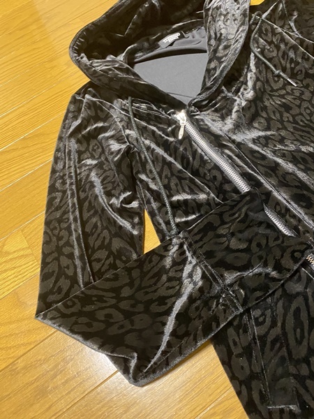 人気☆【TORNADO MART】エンボス加工 レオパード柄 ベロア フーデット