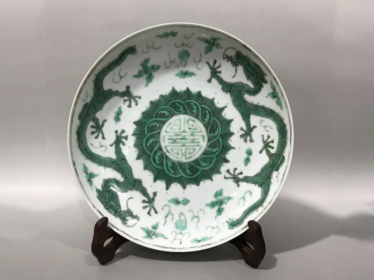 唐物 天青釉暗刻龍紋太白尊 大清康煕年製 款 中国美術 古玩 SH27 唐物 天青釉暗刻龍紋太白尊 大清康煕年製 款 中国美術 古玩 SH27 唐物