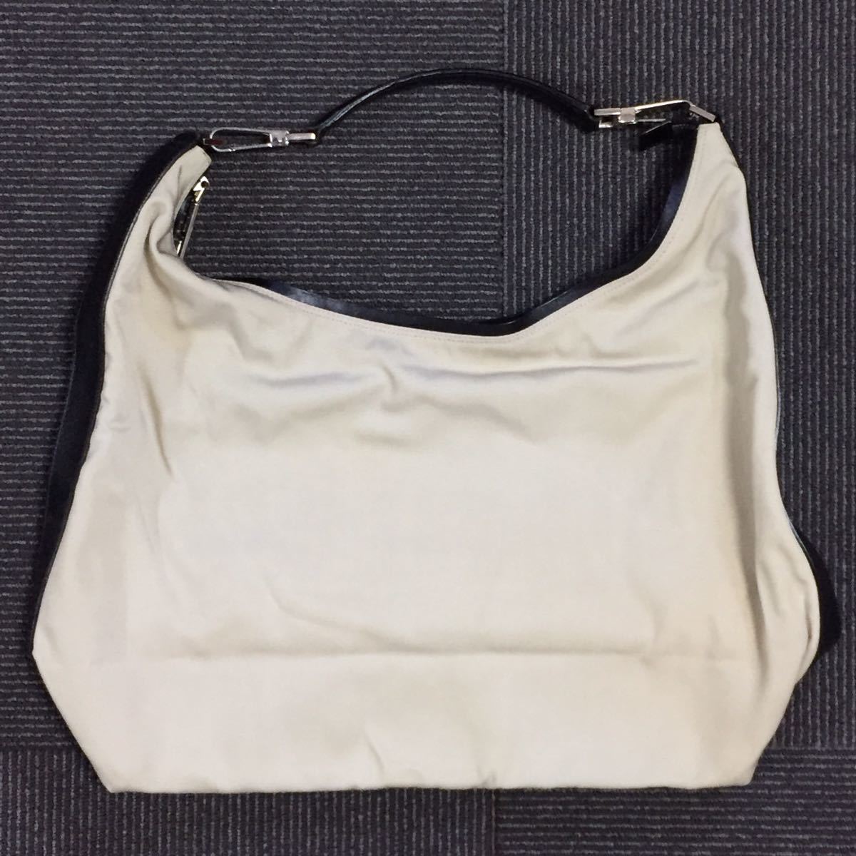 グッチ】本物 GUCCI ショルダーバッグ G金具 ワンショルダー 黒 