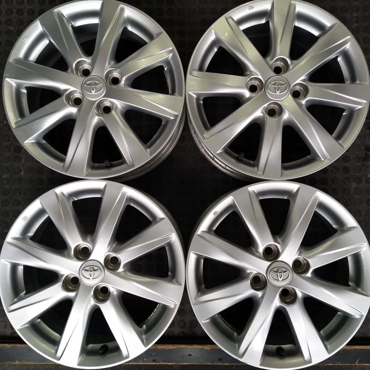 管理番号：C7-57【４本価額】【15x5.5J 4x100 ET+45 ハブ54】トヨタ純正・ヴィッツ等・店頭引取・下取・直接購入可能