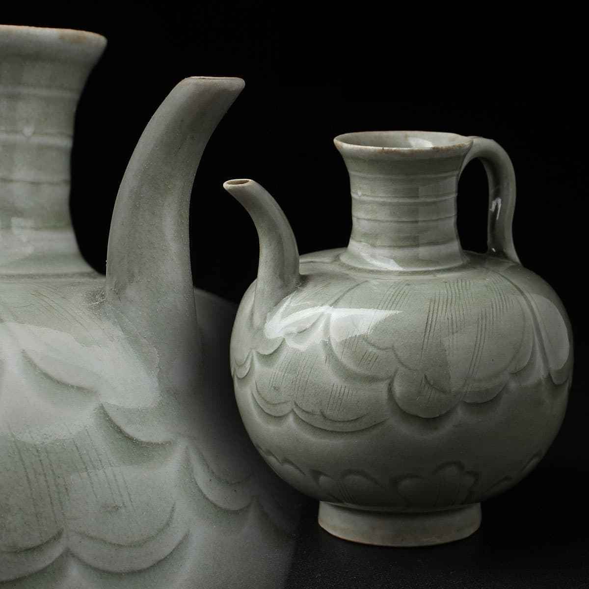 CW312 時代物 越窯青瓷刻花執壺 高9.6cm・青釉刻花紋執壺・青磁刻花文水注 中国古玩