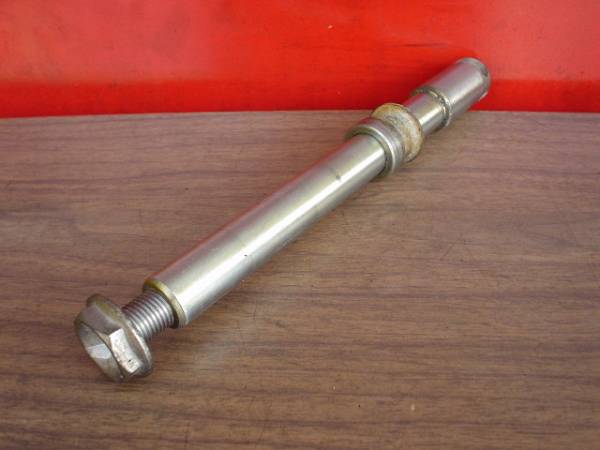 VT250 SPADA MC20-1018*** フロントアクスルシャフト_1