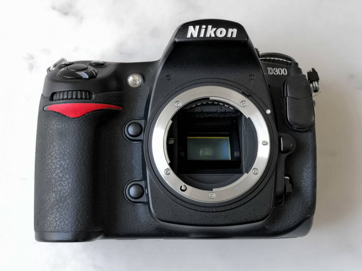 人気セール，定番人気 Nikon ニコン D300 ボディ 13 896ショット オマケつき(ニコン)｜売買されたオークション情報、yahooの商品情報をアーカイブ公開 - オークファン ニコン