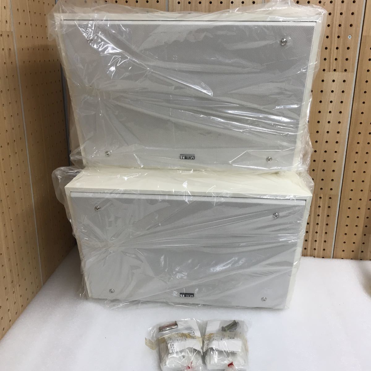 TK4229 未開封 未使用品 TOA 壁掛式 大型スピーカー(2個入) BS-33ST-