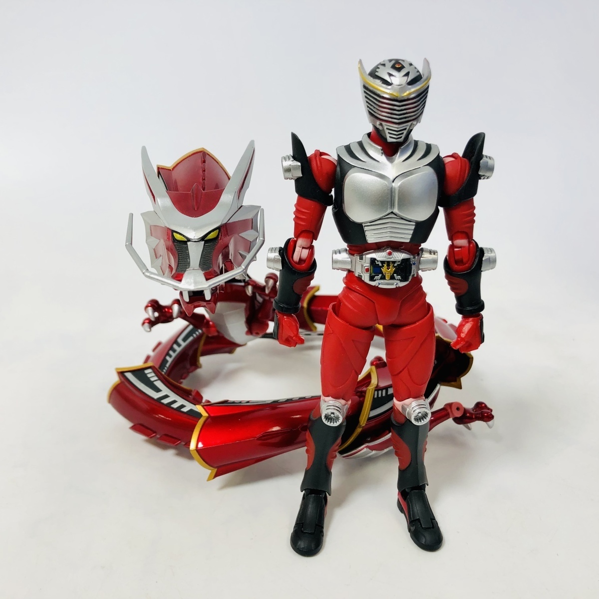 公式通販にて購入 IZU【未使用品】 バンダイ S.H.Figuarts 仮面