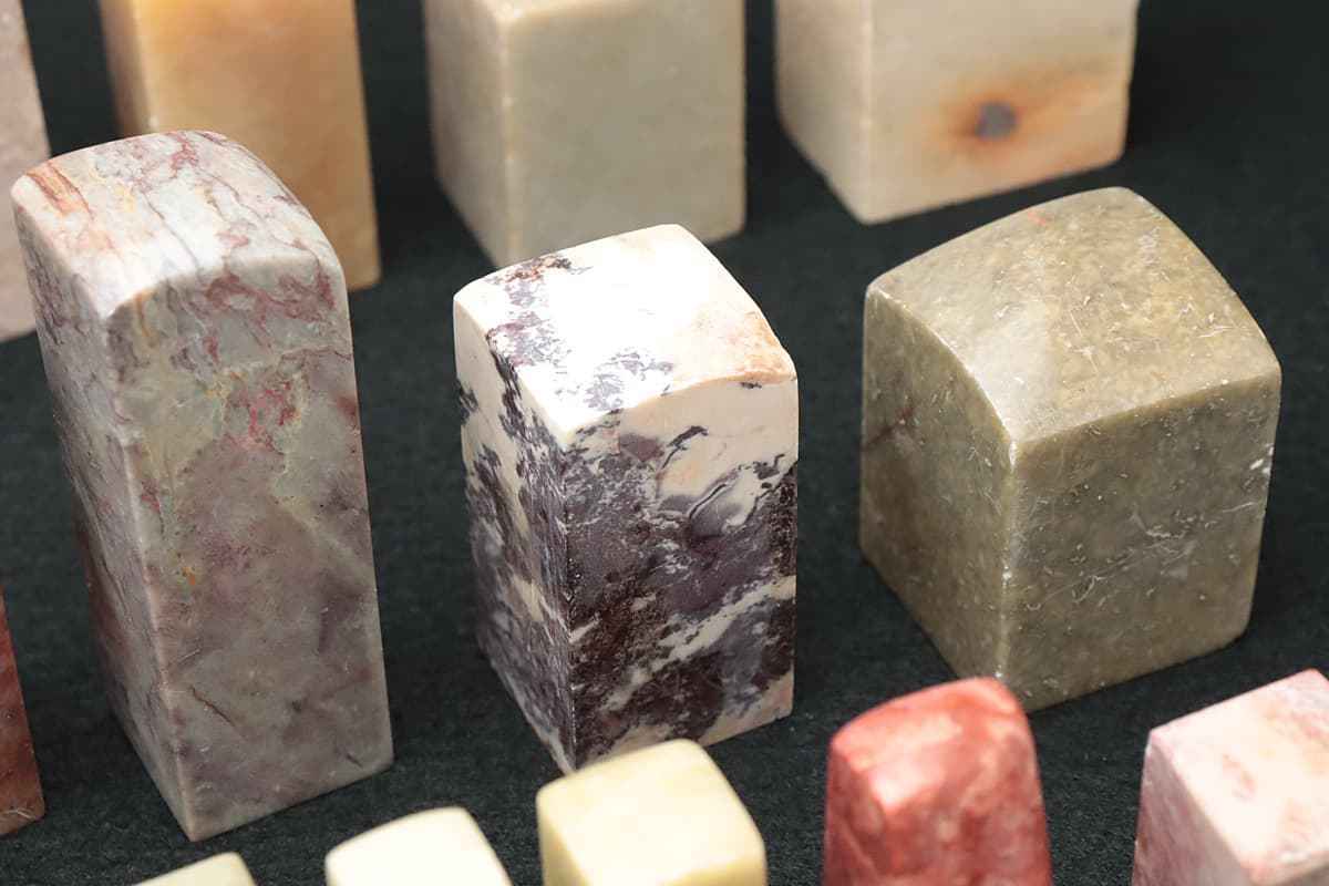 UQ989 時代物 未刻 寿山石印章 八十八本 総重5.8kg・寿山石昌化石印章・青田石印章・玉印章・玉印材 書画用具 eBay 寿山石中国风印章| 八、九十年代寿山石印章_寿山石印_老货古玩店7788红宝书 中国福建省産 ｜石の販売 中国古董寿山石主|