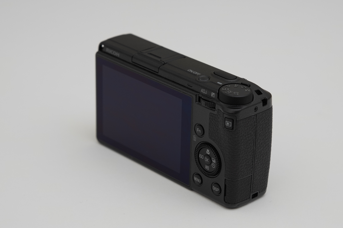 【美品】RICOH GR Ⅲ コンパクトデジタルカメラ 【ショット数3645回】 美品］RICOH リコー GR III コンパクトデジタルカメラ シャッター数