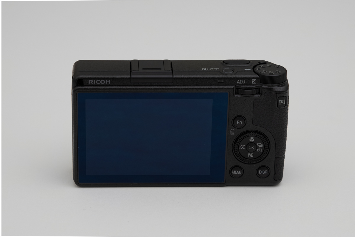 【美品】RICOH GR Ⅲ コンパクトデジタルカメラ 【ショット数3645回】 美品］RICOH リコー GR III コンパクトデジタルカメラ シャッター数