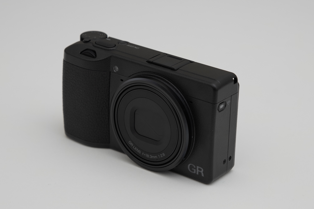 【美品】RICOH GR Ⅲ コンパクトデジタルカメラ 【ショット数3645回】 美品］RICOH リコー GR III コンパクトデジタルカメラ シャッター数