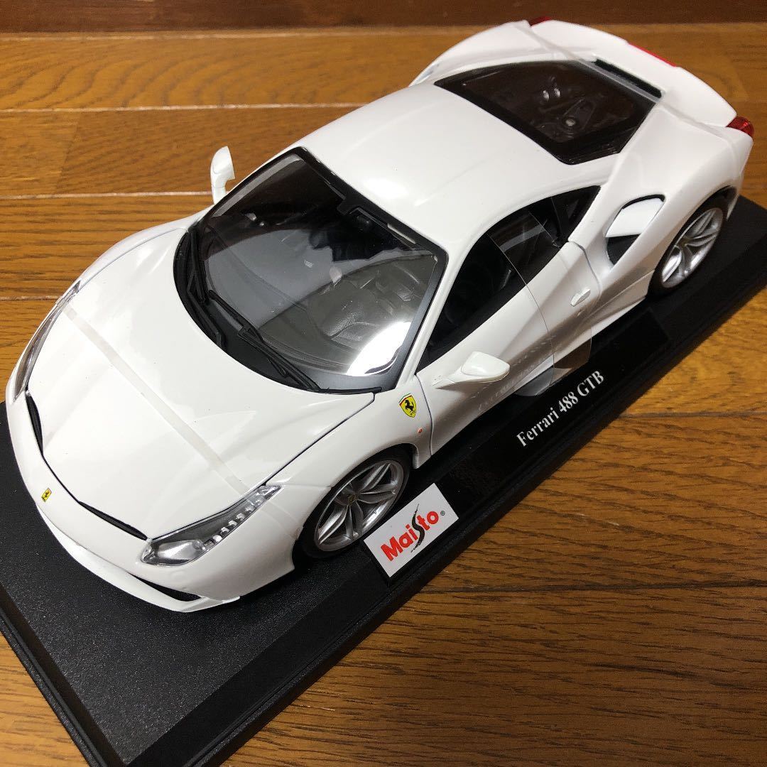 送料無料☆即決☆新品】 Maisto マイスト 1/18 Ferrari 488 GTB